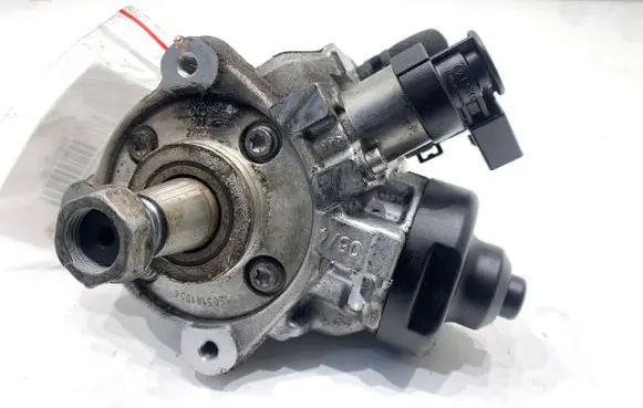 Audi A4 S4 B8 8K Fuel injection high pressure pump 
