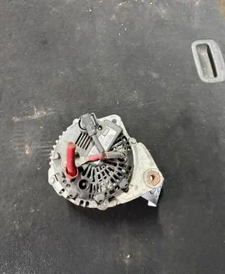 BMW 5 E60 E61 Generator/alternator 7797521