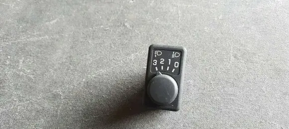 Nissan Primera Headlight level height control switch 37044A
