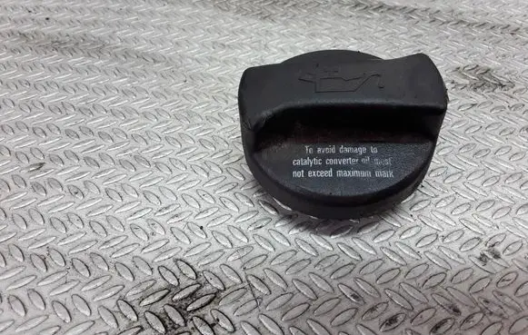 Audi A6 S6 C5 4B Oil filler cap 026103485