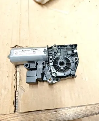 Cupra Born Sunroof motor/actuator 10A877795 403230E 956846516