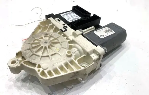 Volkswagen PASSAT B6 Front door window regulator motor