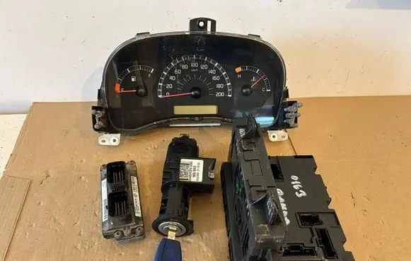 Fiat Panda II Engine ECU kit and lock set 55192634 61601.070.02 IAW5AF.SM