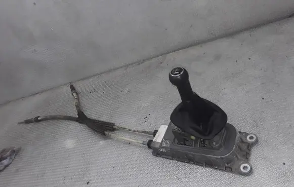 Volkswagen Jetta IV Gear shifter/selector 1J0711061C