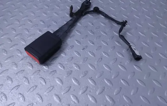 Ford Mustang VI Front seatbelt buckle FR3Z-6361203-AD FR3Z-6361203-AB FR3Z6361203AD