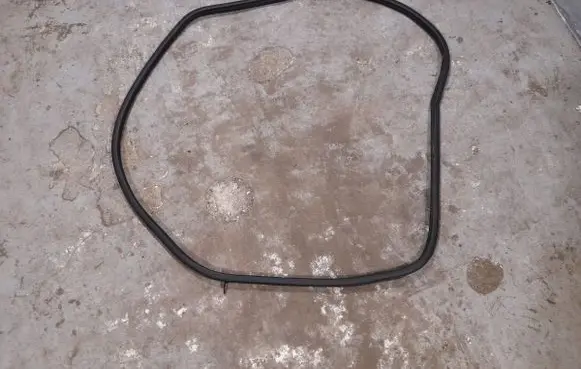 Mercedes-Benz GLK (X204) Rubber seal front door window/glass 2046970751 A2046970751