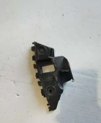 Front bumper mounting bracket