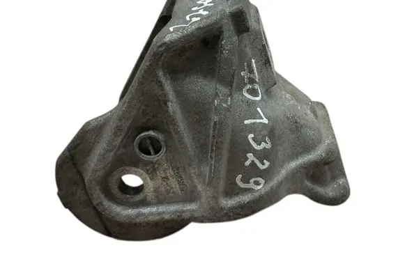 Citroen C-Crosser Gearbox mounting bracket A031 701329