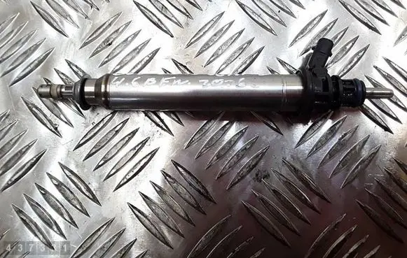 Mercedes-Benz CLS C218 X218 Fuel injector A2780700687