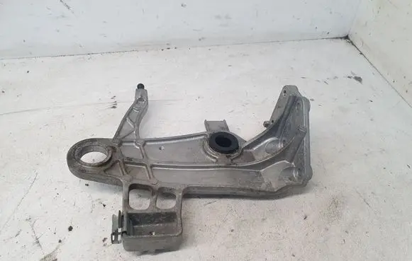 Mercedes-Benz C W204 Air filter cleaner box bracket assembly A6510900041