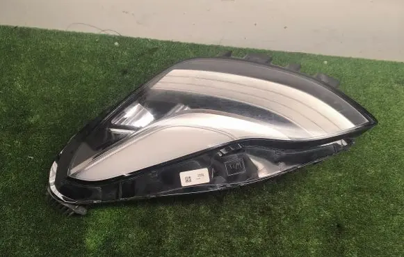 Tesla Model 3 Headlight/headlamp 1077375