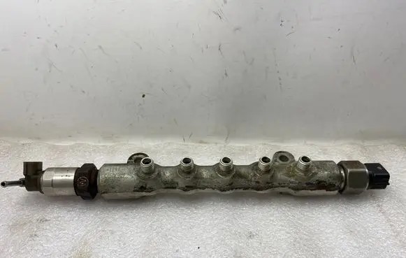 Toyota Avensis T250 Fuel main line pipe 238100R020 0621