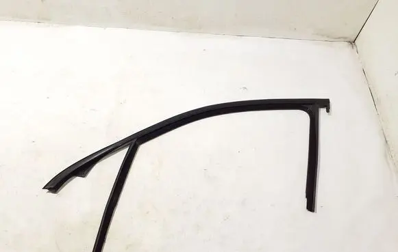 Mercedes-Benz GLE W167 Front door rubber seal A1677251300