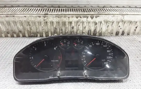 Audi A4 S4 B5 8D Speedometer (instrument cluster) 8D0920900H