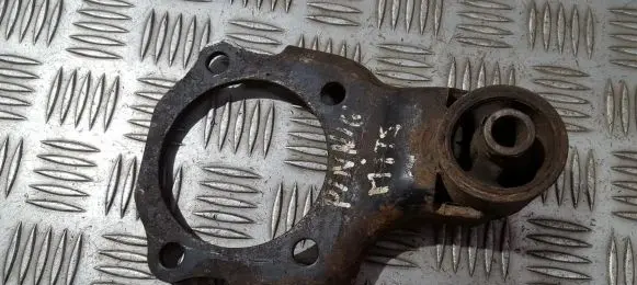 Mitsubishi Pajero Pinin Engine mount bracket