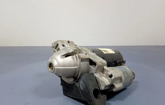 BMW 7 G11 G12 Starter motor 8589891