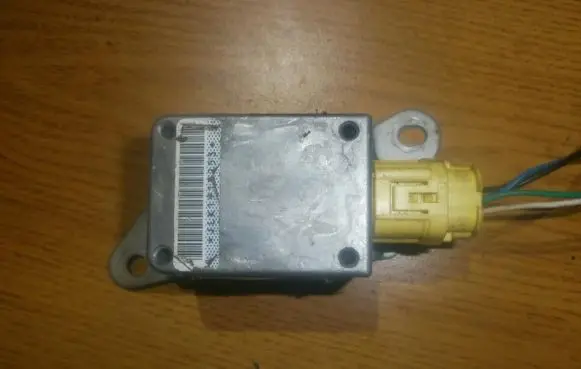Subaru Legacy Airbag deployment crash/impact sensor 2523000461
