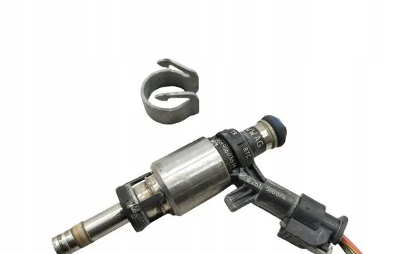 Audi A4 S4 B8 8K Fuel injector 