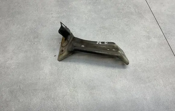 Volkswagen PASSAT B8 Fender mounting bracket 3G0821142A