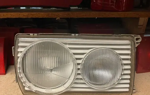 Mercedes-Benz W123 Headlight/headlamp 011117096 11777900