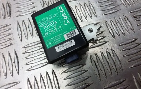 Toyota Prius+ (ZVW40) Door control unit/module 8974047031