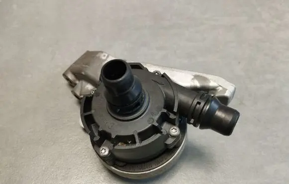 Mercedes-Benz E W213 Electric auxiliary coolant/water pump A0005005400