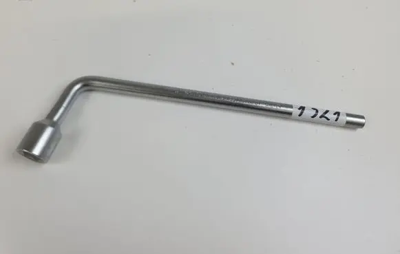 Mercedes-Benz B W245 Wheel nut wrench A2215810001
