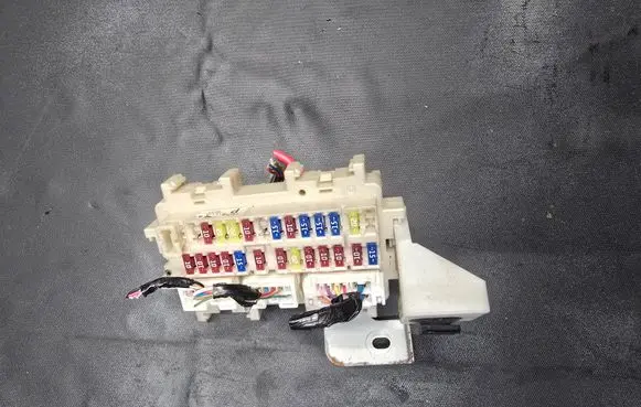 Infiniti FX Fuse module 1BA0A8C21 1BA0A 8C21