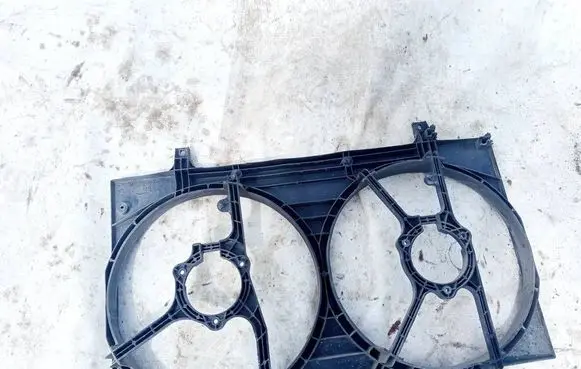 Nissan Almera Tino Radiator cooling fan shroud