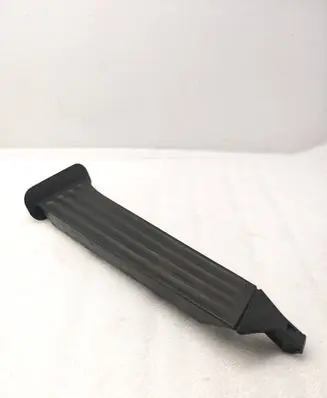 Accelerator throttle pedal