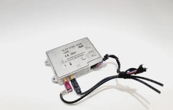 Audi A6 S6 C6 4F Aerial antenna filter 8J0035456