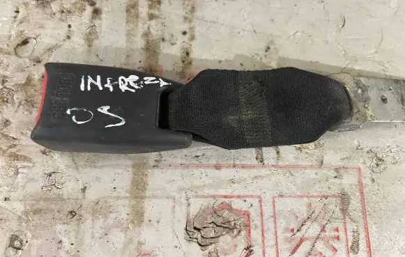 Subaru Impreza II Front seatbelt buckle