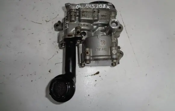 Volkswagen PASSAT B8 Oil pump 04L145208K