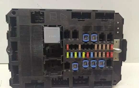 Jaguar XF X250 Fuse module 9X2314B476AD WC0225 A12247794