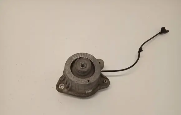 Engine mount bracket