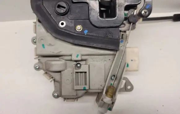 Audi A4 S4 B8 8K Rear door lock 8K0839016C