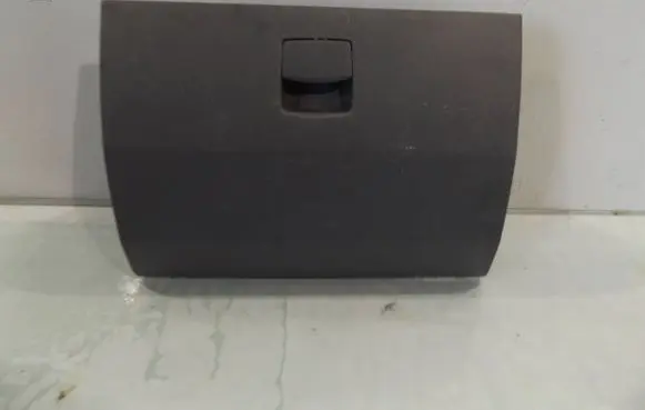 KIA Carens II Glove box