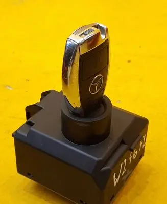 Mercedes-Benz B W246 W242 Ignition lock A2469054502 10061987