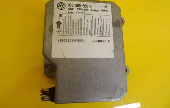 Skoda Fabia Mk1 (6Y) Airbag control unit/module 1C0909605K