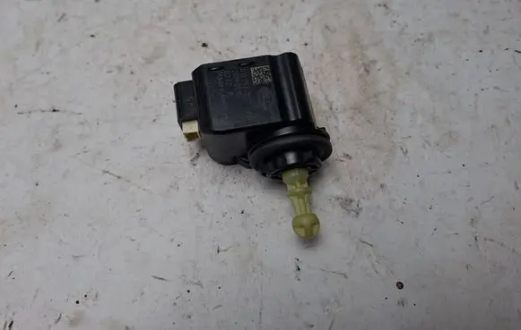 Volkswagen Tiguan Headlight level adjustment motor 01055301 02408 20190115