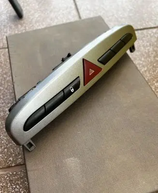 Peugeot 308 Hazard light switch 9659417177