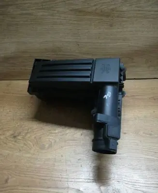 Volkswagen Golf VI Air filter box 3C0129607BD 1K0183B