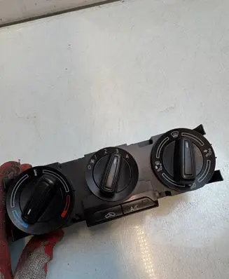 Skoda Fabia Mk3 (NJ) Climate control unit 6V0820045a