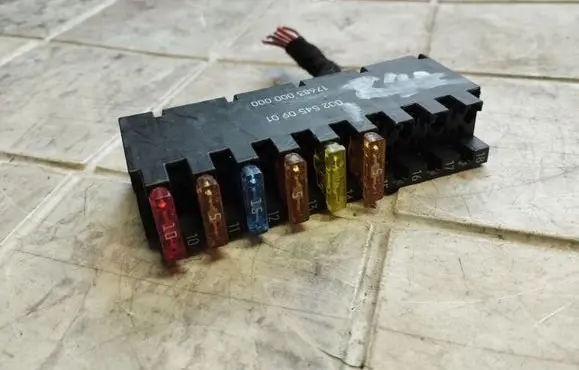Mercedes-Benz R AMG W251 Fuse module 0025450901