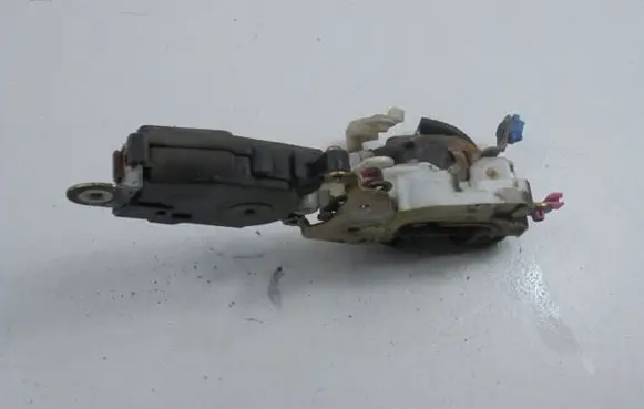 Subaru Legacy Front door lock
