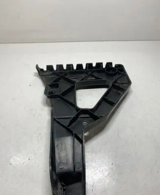 Front bumper mounting bracket