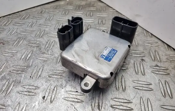 Lexus GS 300 350 430 450H Fan control module 8925730070 4993003300