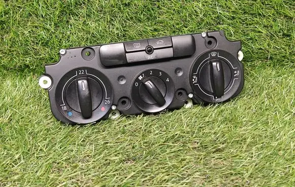 Volkswagen Tiguan Climate control unit 1K0820047HM 5HB00935260