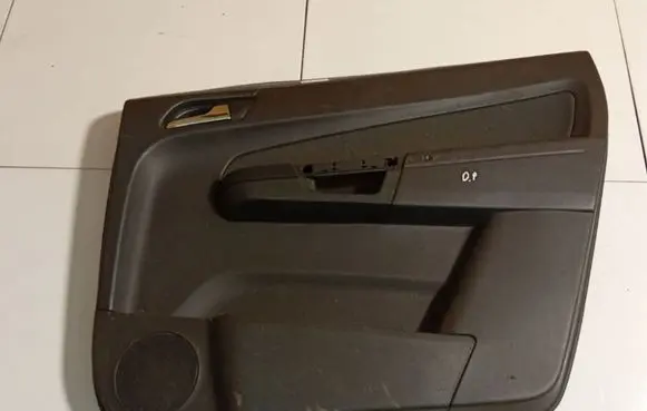 Opel Zafira B Front door card panel trim 13165280