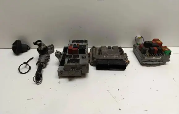 Peugeot Boxer Engine ECU kit and lock set 518214710 42D67F21 0281014733